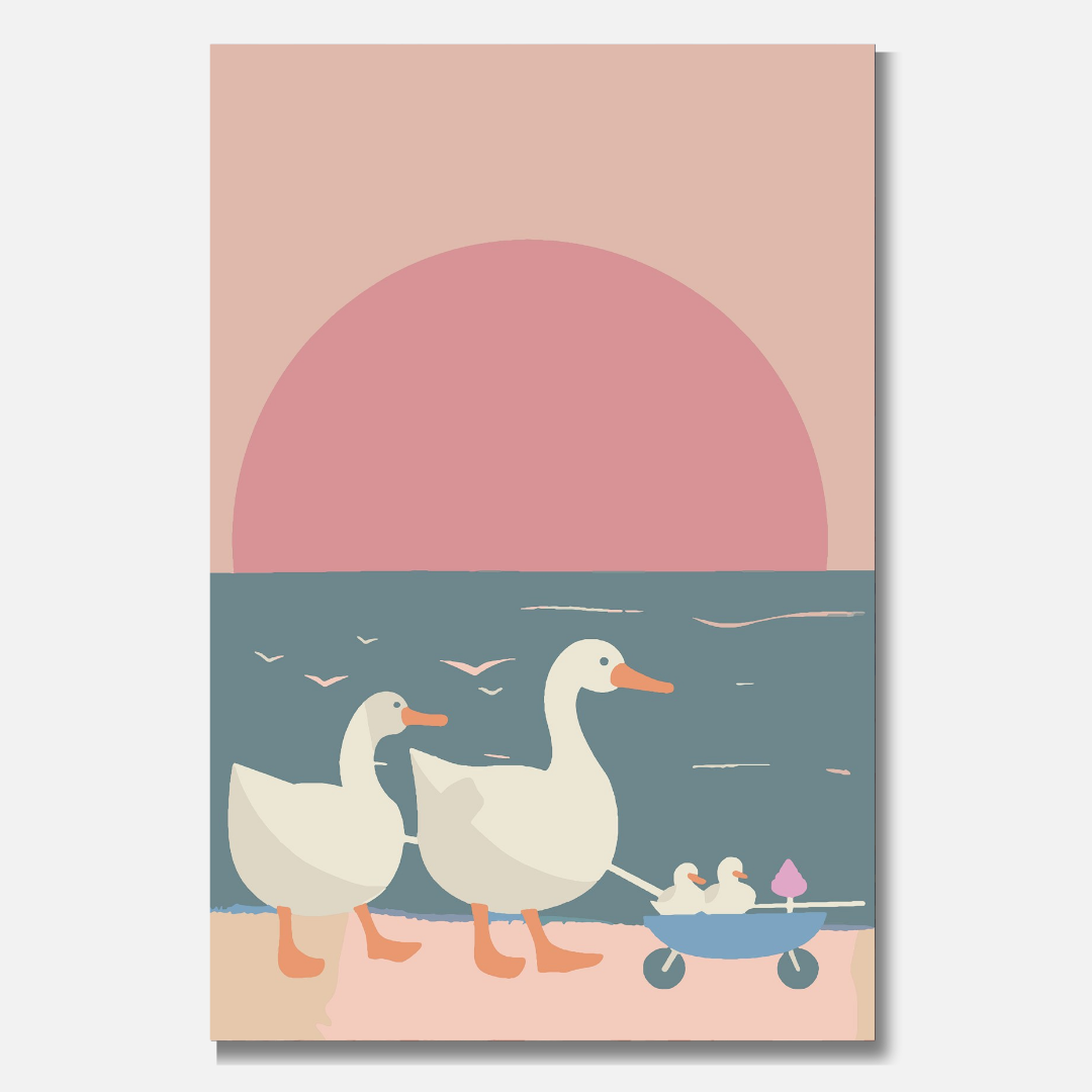 Malen-nach-Zahlen-Set 'Entenfamilie' mit einer liebevollen Illustration von zwei erwachsenen Enten, die ihre Küken in einem kleinen Wagen am Wasser entlangziehen. Im Hintergrund spiegelt sich die Sonne in sanften Rosa- und Blautönen auf der Wasseroberfläche.